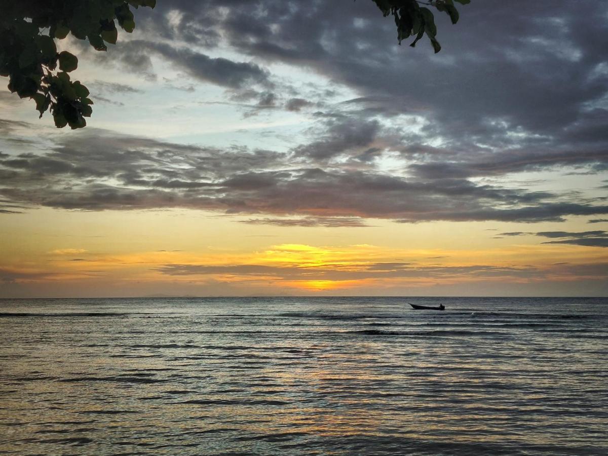 West Mansuar Homestay Pulau Mansuar Buitenkant foto